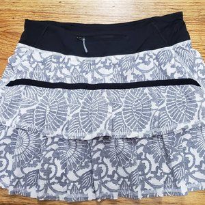 Lululemon Pacesetter skirt size 4 Tall Grey floral pattern